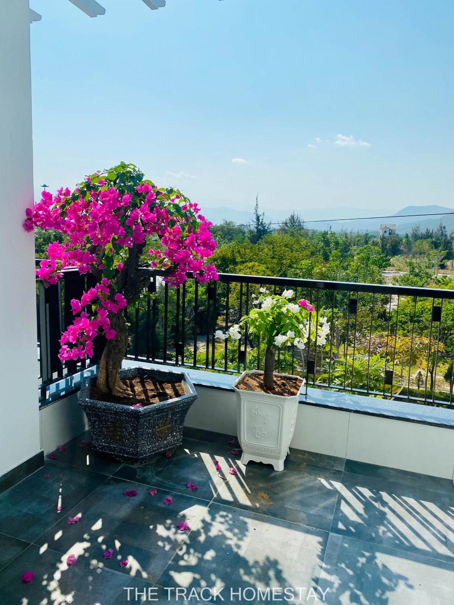 The Track Homestay - Near Bai Dai Beach Cam Lam Dış mekan fotoğraf