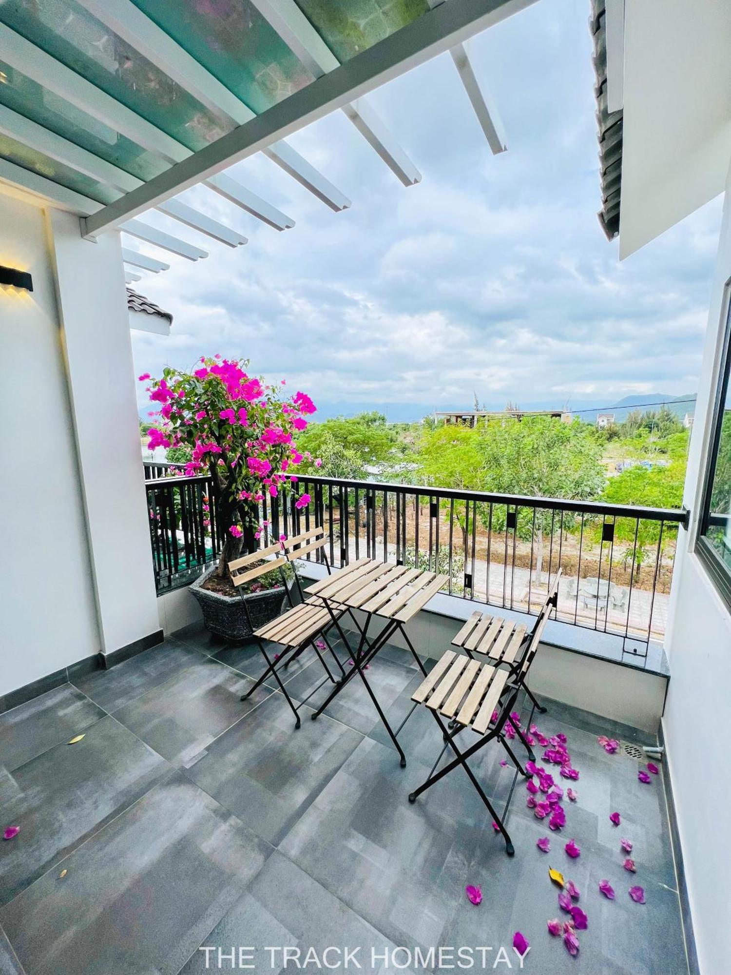 The Track Homestay - Near Bai Dai Beach Cam Lam Dış mekan fotoğraf