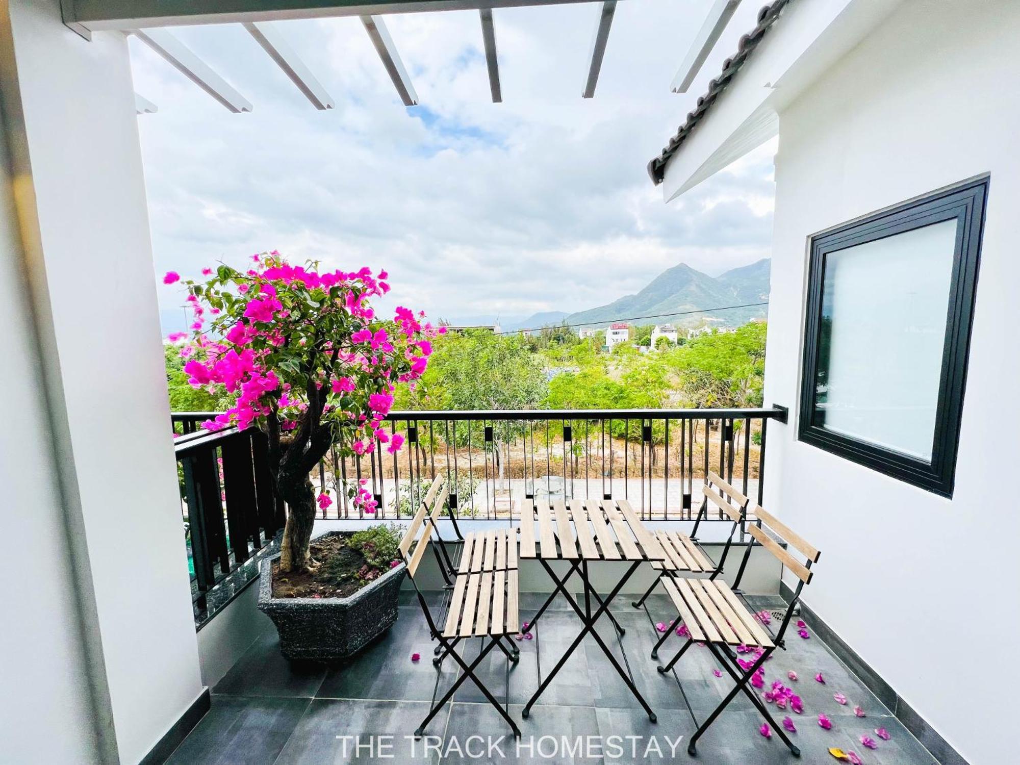 The Track Homestay - Near Bai Dai Beach Cam Lam Dış mekan fotoğraf